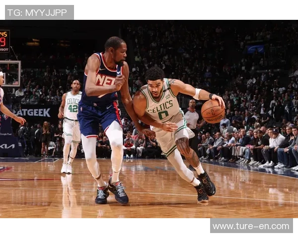 老鹰与篮网第四场激战回顾关键时刻的精彩瞬间与战术分析